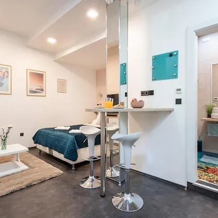 Bpr The Cribs Of - Studio33 * Budapest